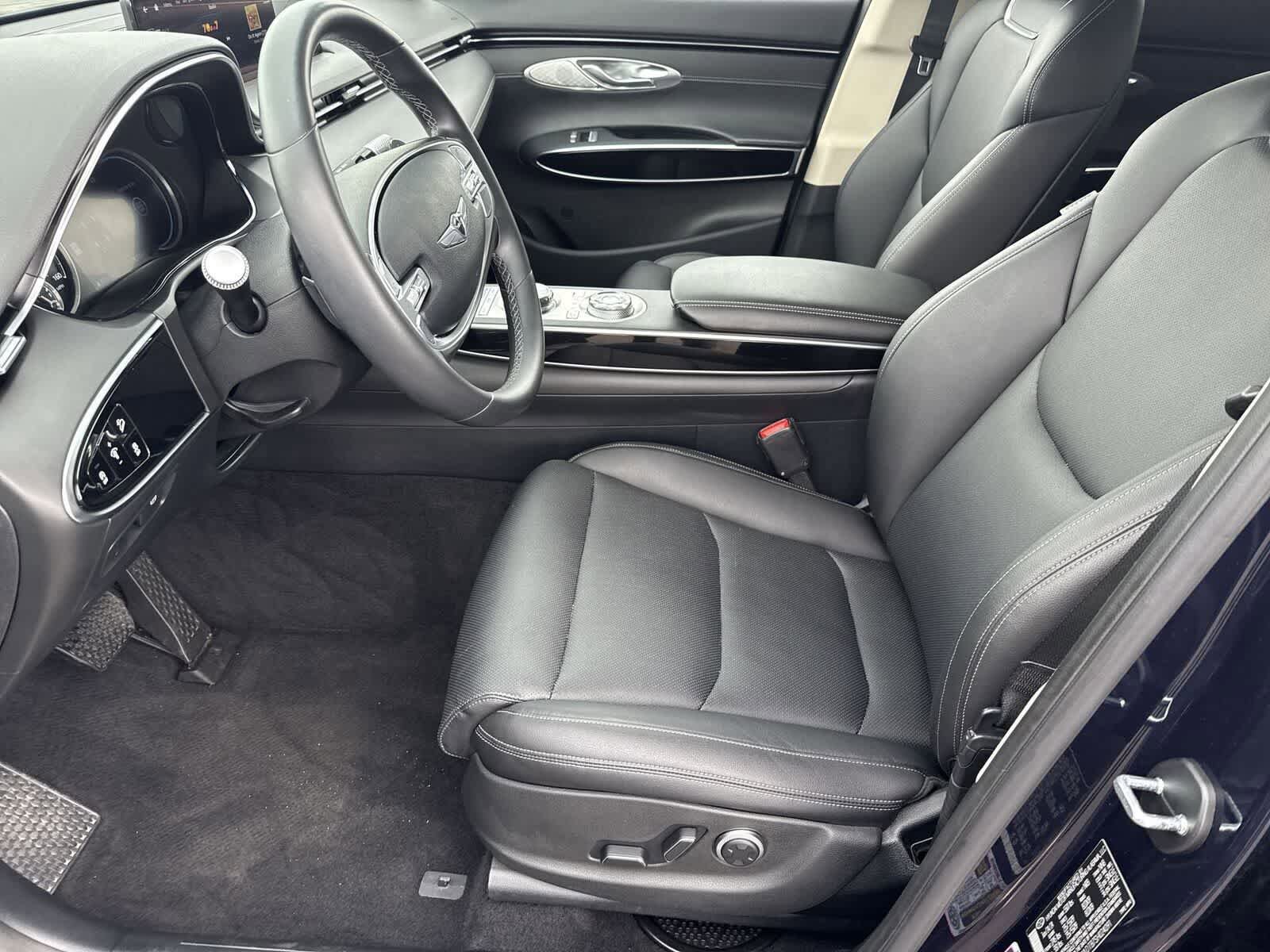 Used 2025 Genesis GV70 2.5T AWD/4WD image 18