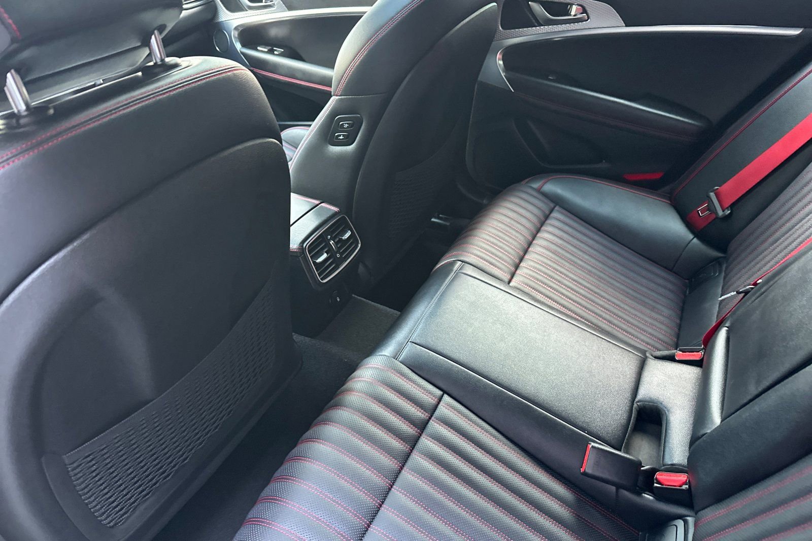 Used 2023 Genesis G70 2.0T w/ Sport Prestige Package RWD image 15