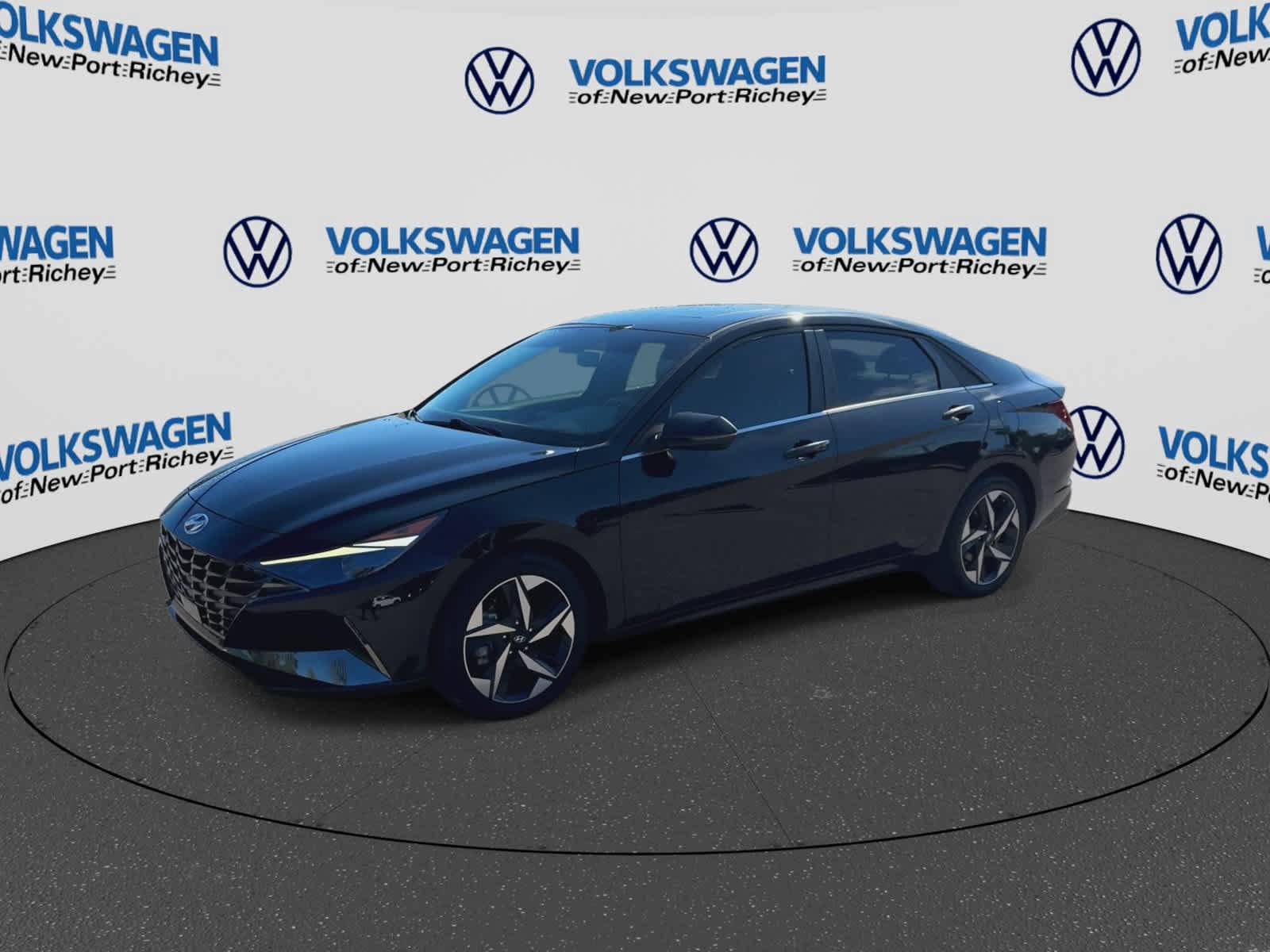 Used 2022 Hyundai Elantra SEL w/ Convenience + Premium Package FWD image 4