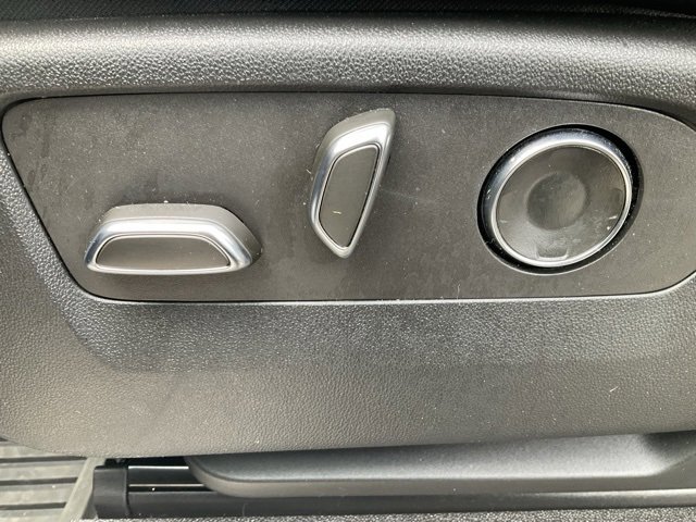 Used 2022 Cadillac Escalade Luxury image 37