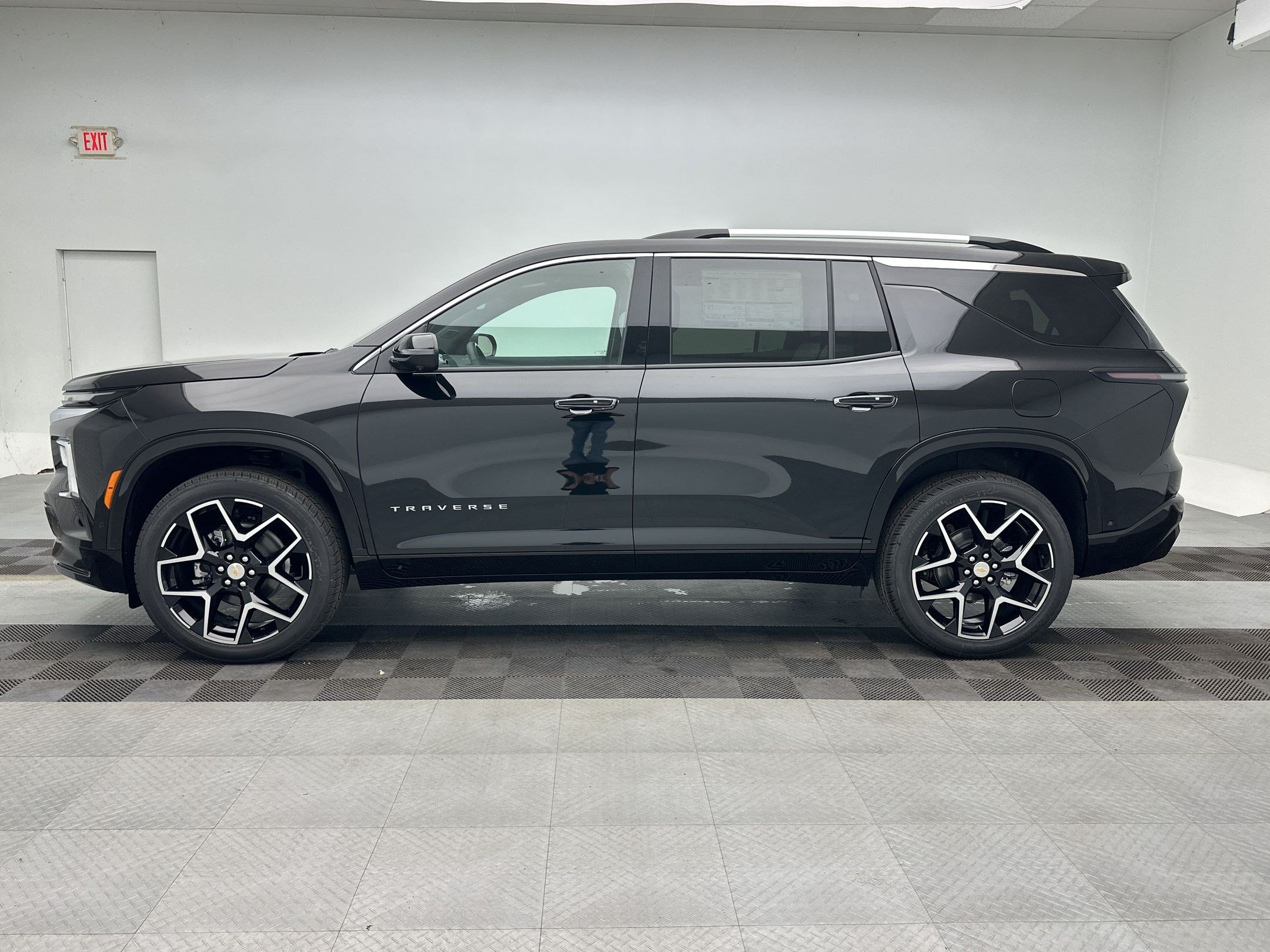 New 2026 Chevrolet Traverse High Country w/ LPO, Floor Liner Package AWD/4WD image 2