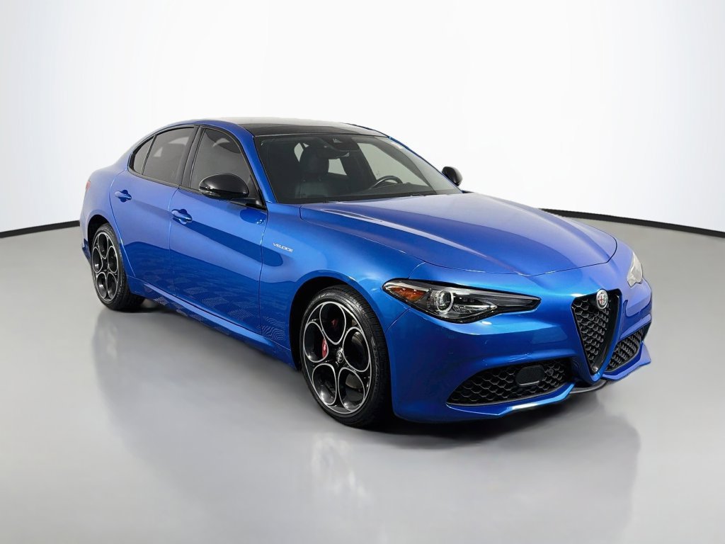 Used 2022 Alfa Romeo Giulia Veloce AWD/4WD image 1