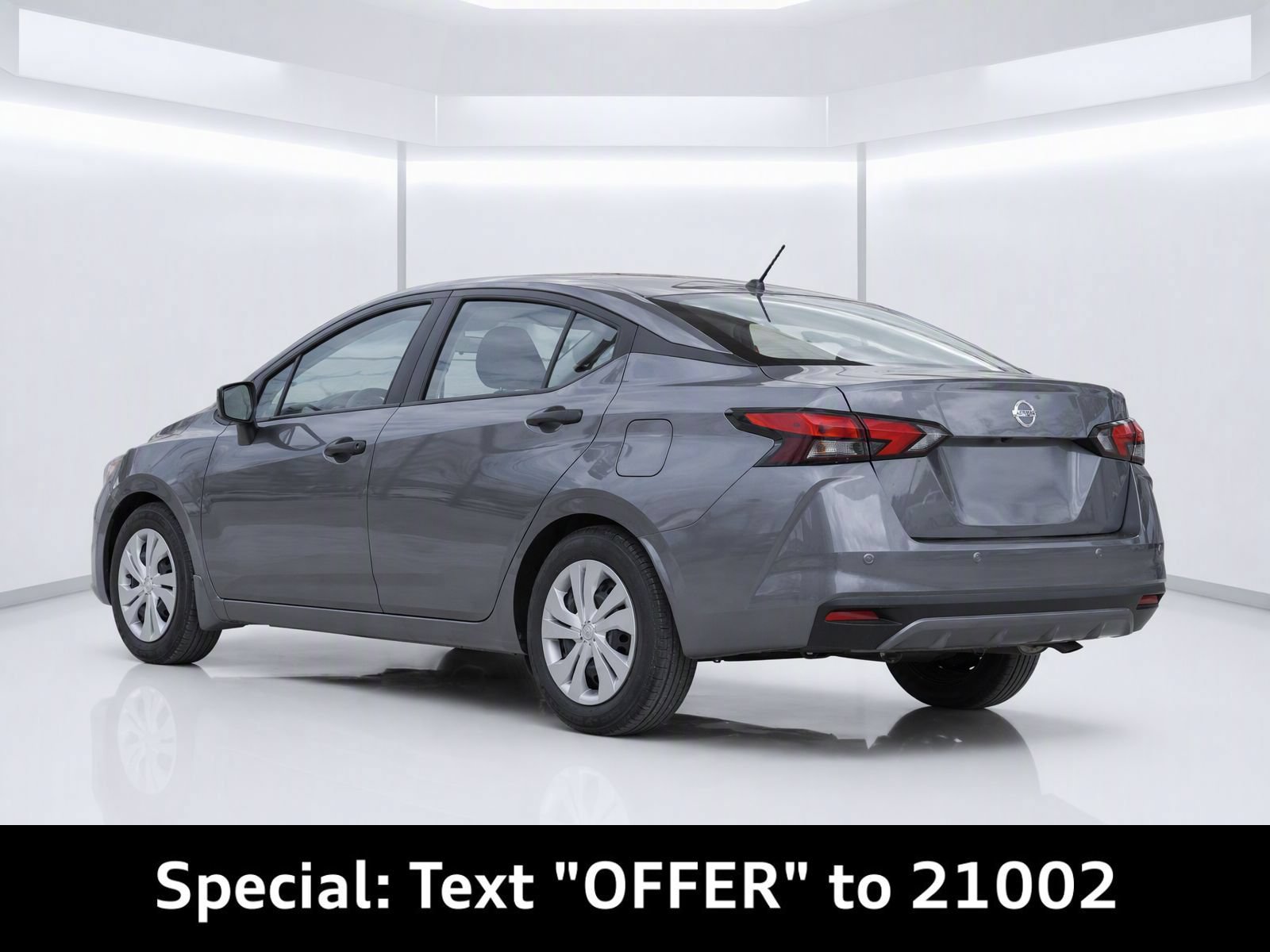 Used 2021 Nissan Versa S FWD image 3
