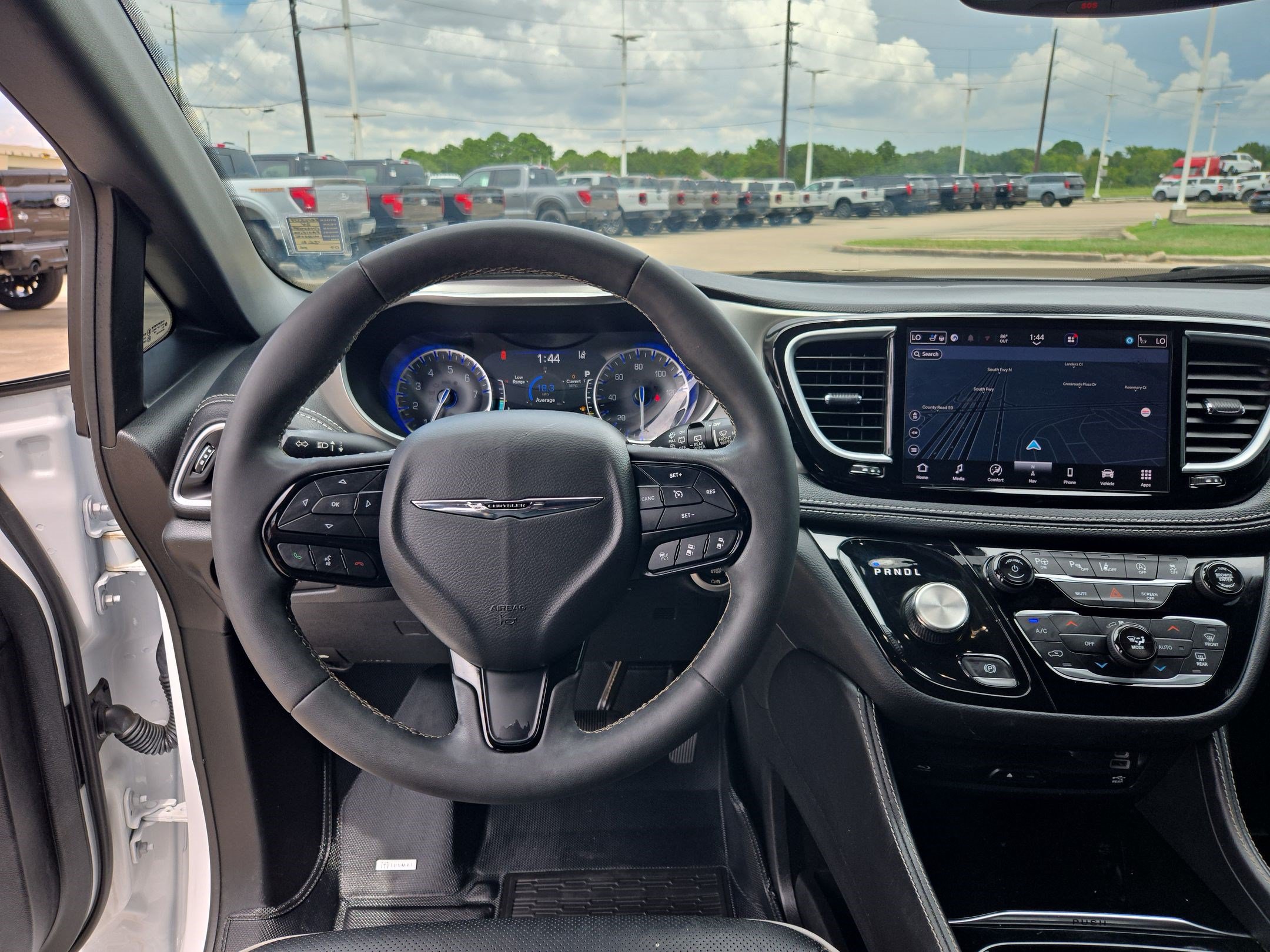 Used 2024 Chrysler Pacifica Limited w/ Uconnect Theater Family Group FWD image 30
