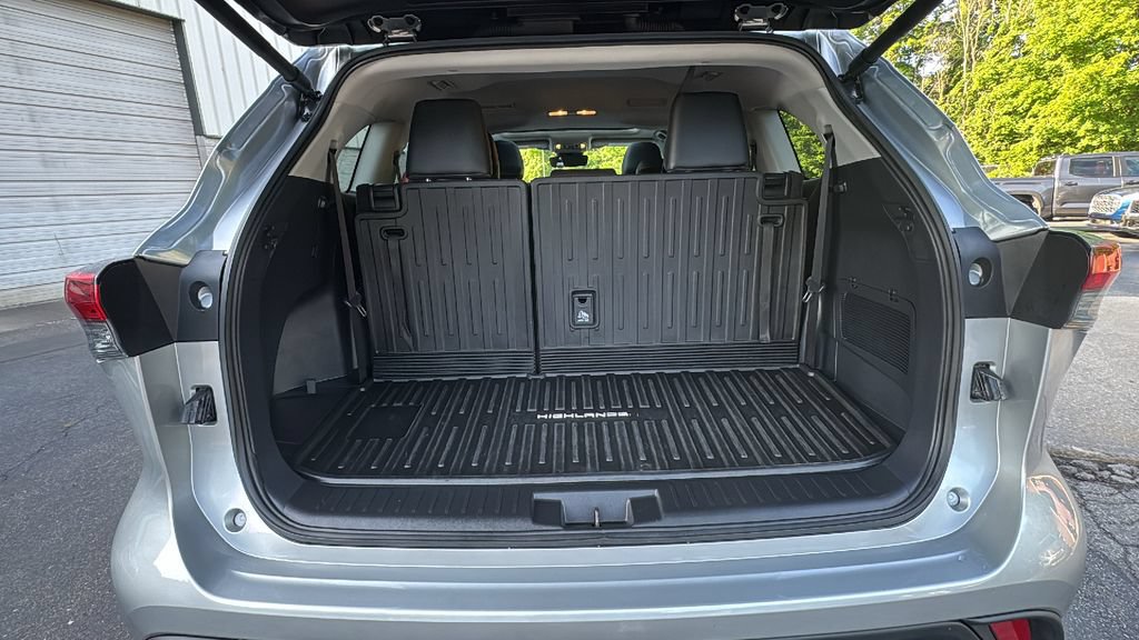 Used 2025 Toyota Highlander XLE AWD/4WD image 28