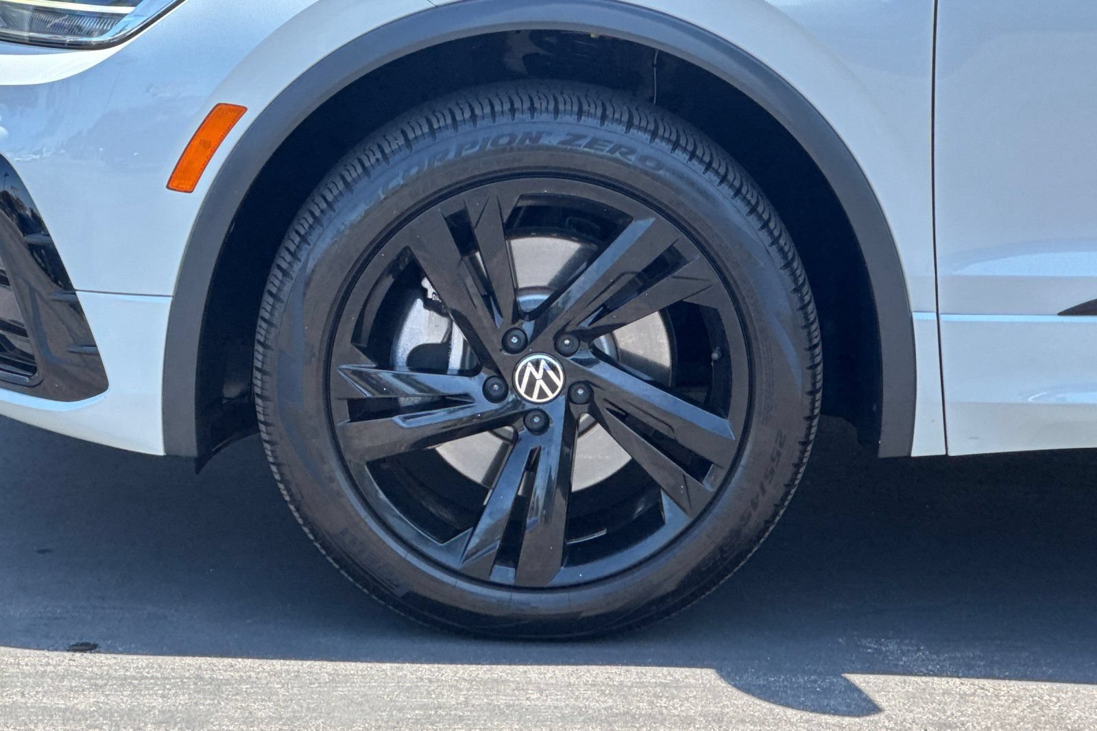 Used 2023 Volkswagen Tiguan SE R-Line FWD image 35