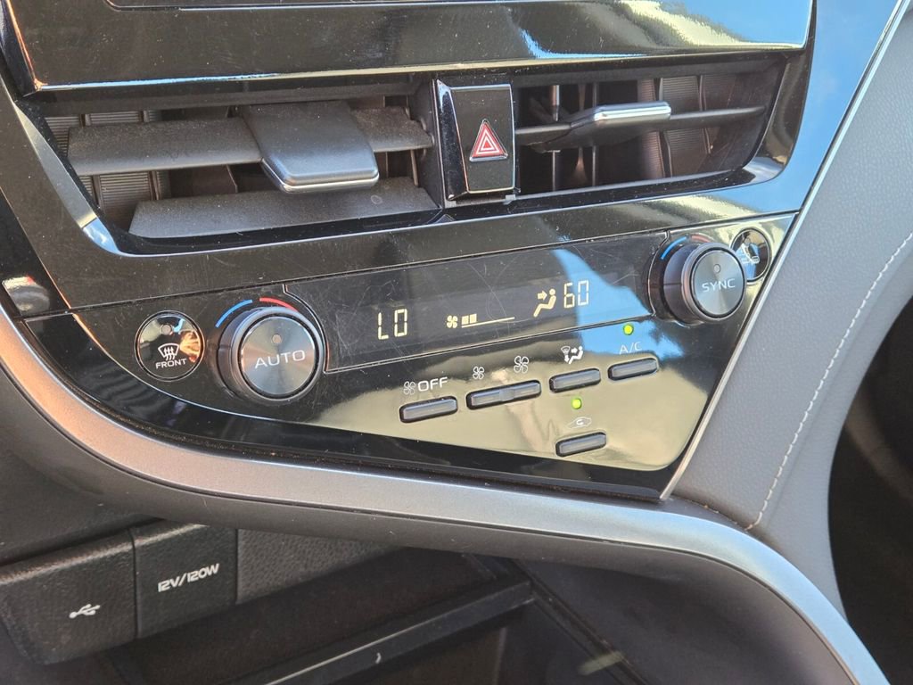 Used 2024 Toyota Camry SE image 27