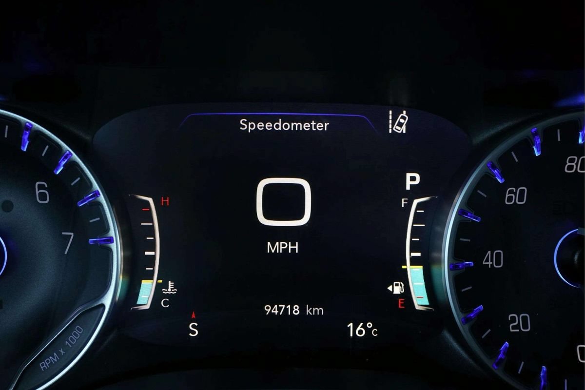 Used 2023 Chrysler Pacifica Touring-L FWD image 34