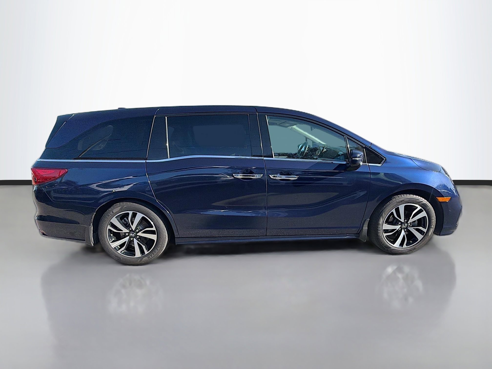 Used 2019 Honda Odyssey Elite image 2