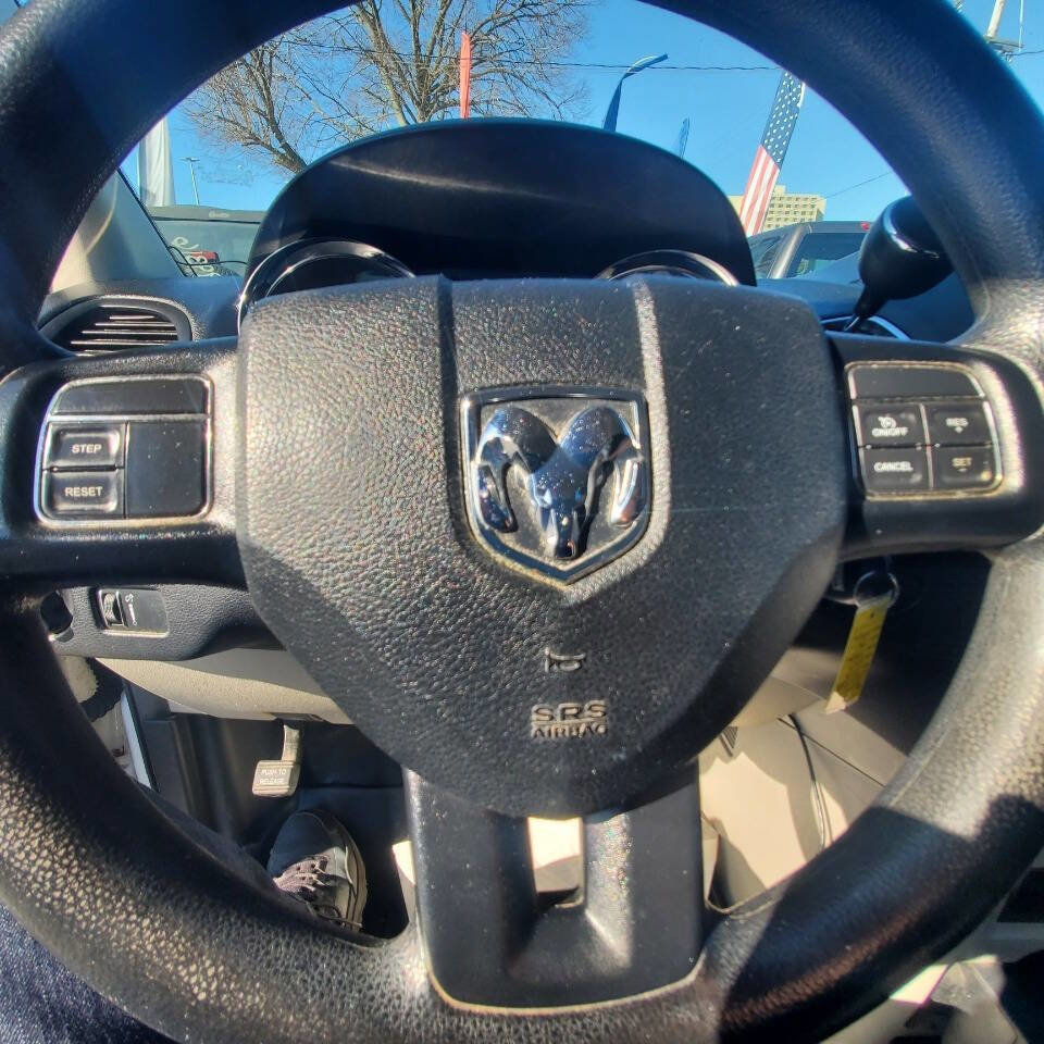 Used 2014 RAM C/V Tradesman image 14