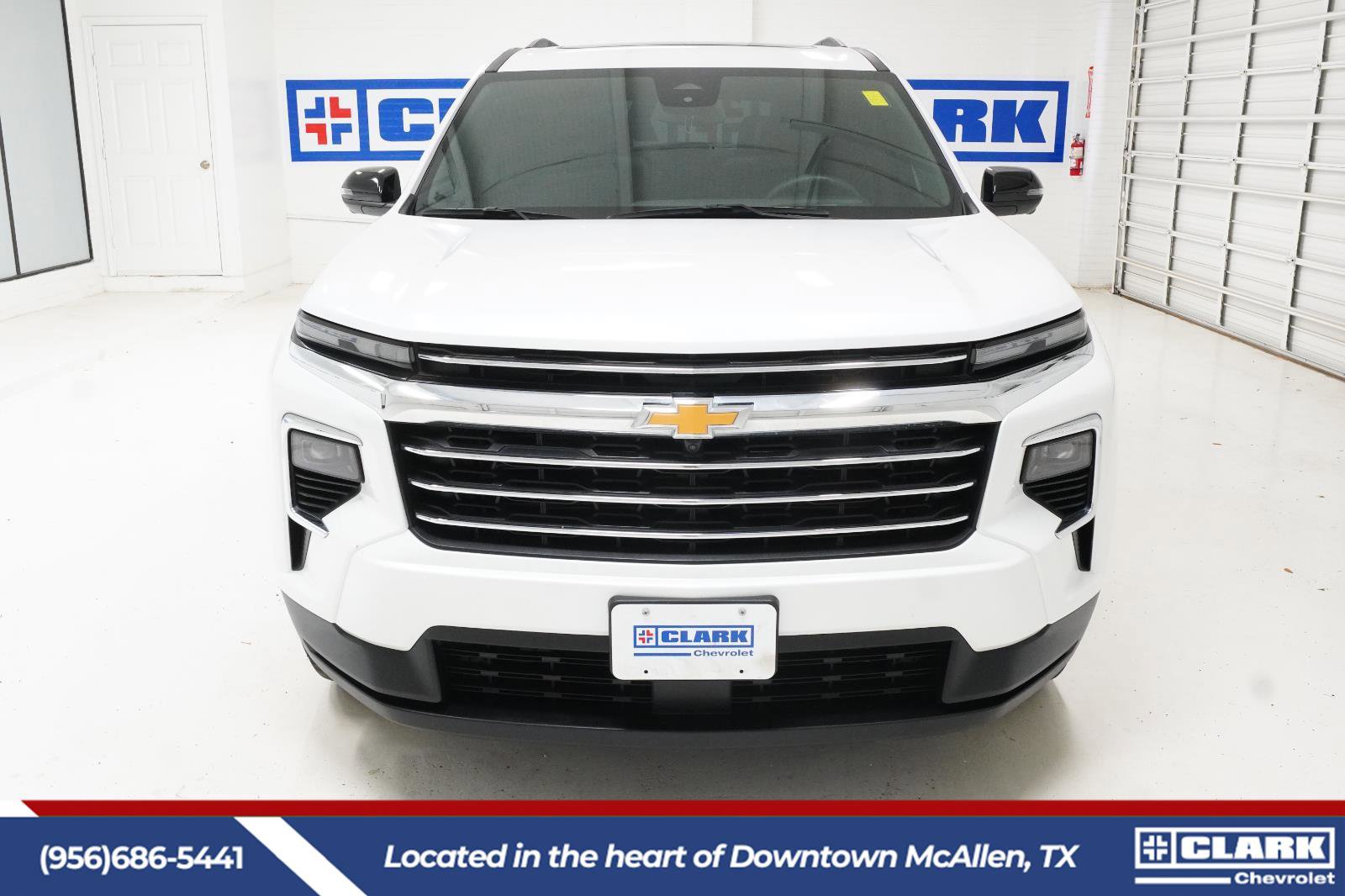 Used 2024 Chevrolet Traverse LT FWD image 3