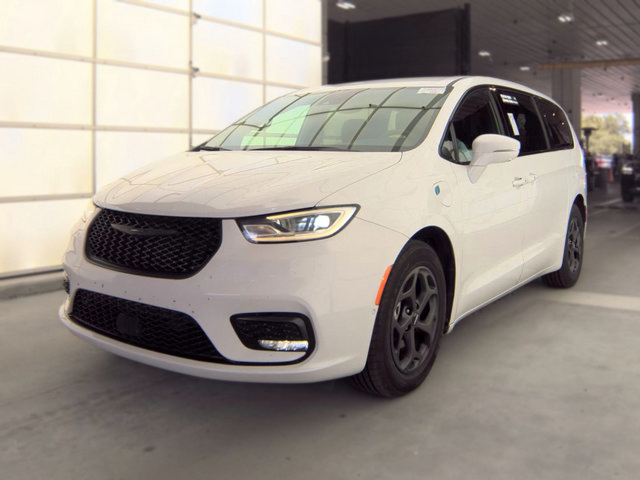 Used 2022 Chrysler Pacifica Touring-L w/ Uconnect Theater Family Group