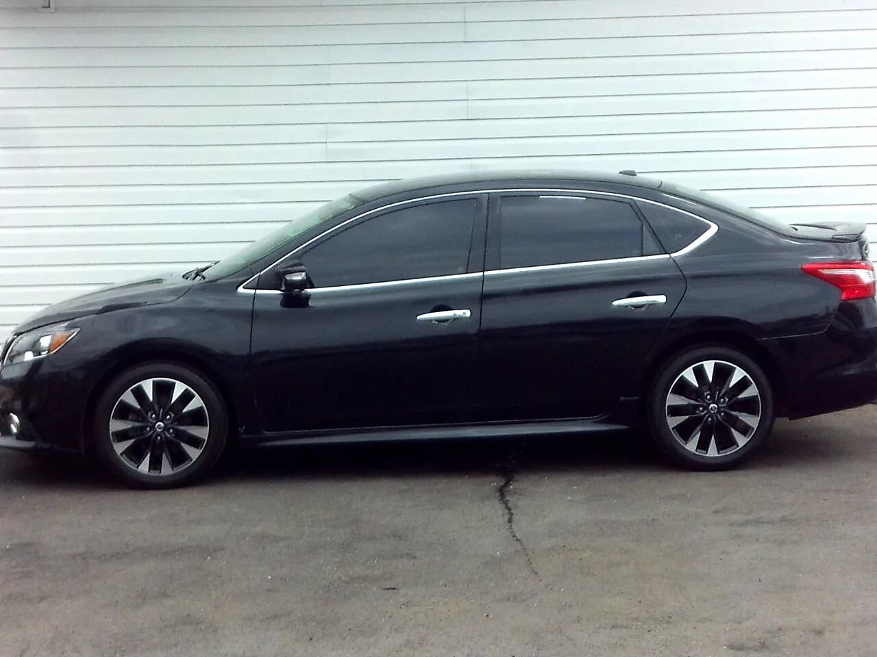 Used 2019 Nissan Sentra SR FWD image 2