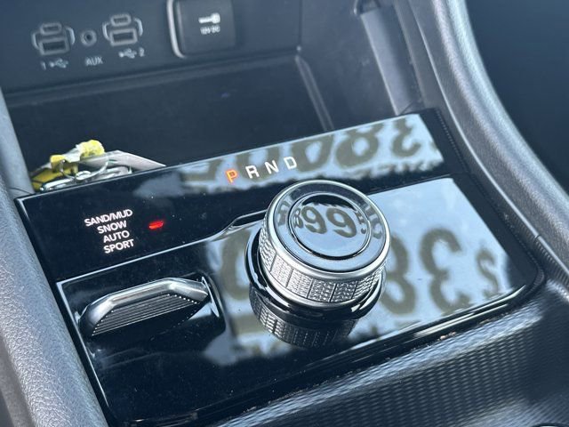 Used 2024 Jeep Grand Cherokee Limited w/ Luxury Tech Group II image 34