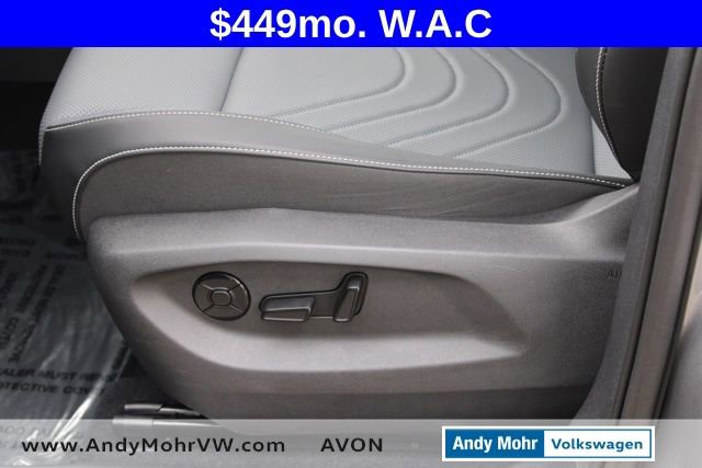 Used 2025 Volkswagen Tiguan SE AWD/4WD image 17