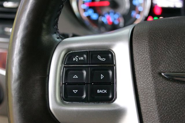 Used 2016 Chrysler Town & Country Touring w/ Driver Convenience Group FWD image 16