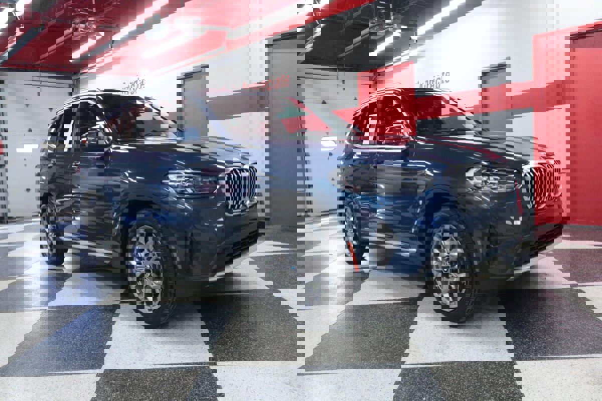 Used 2022 BMW X3 xDrive30i w/ Premium Package image 2