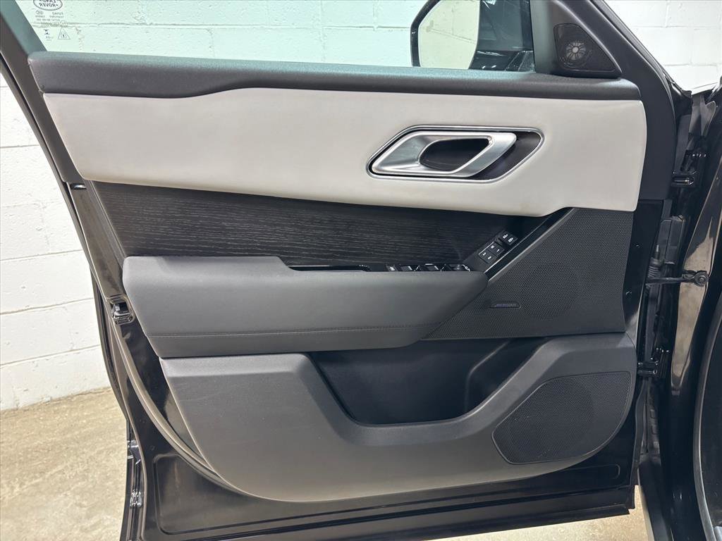 Used 2025 Land Rover Range Rover Velar Dynamic SE image 24