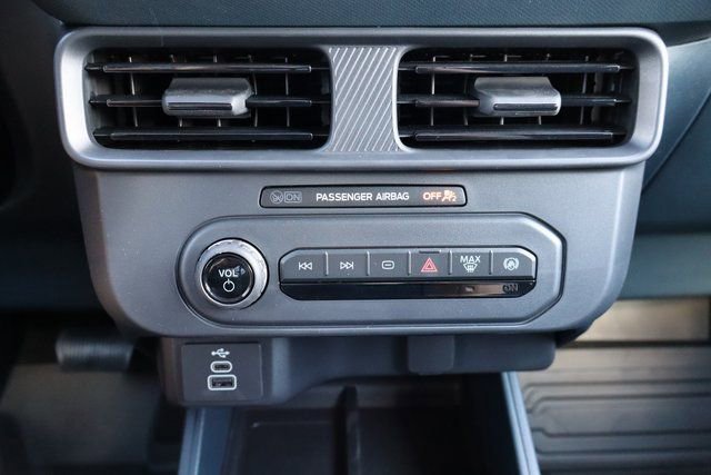 New 2025 Ford Maverick XL image 9