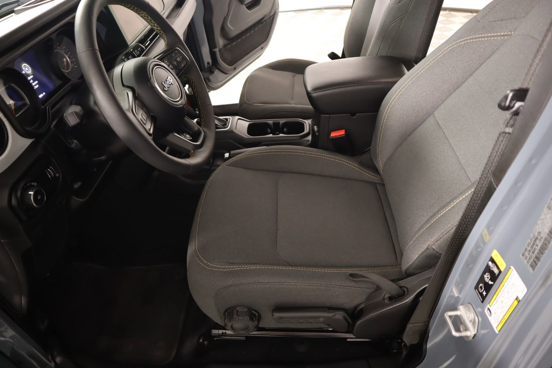 Used 2025 Jeep Wrangler Sport S image 11