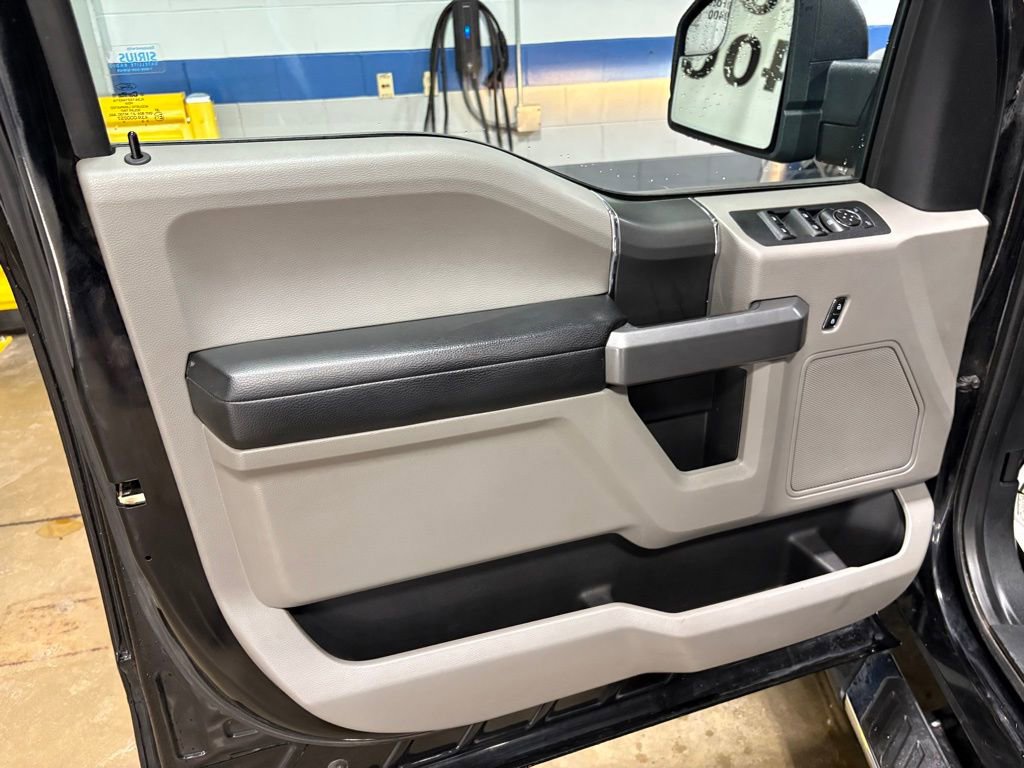 Used 2016 Ford F150 XLT w/ Equipment Group 302A Luxury image 23