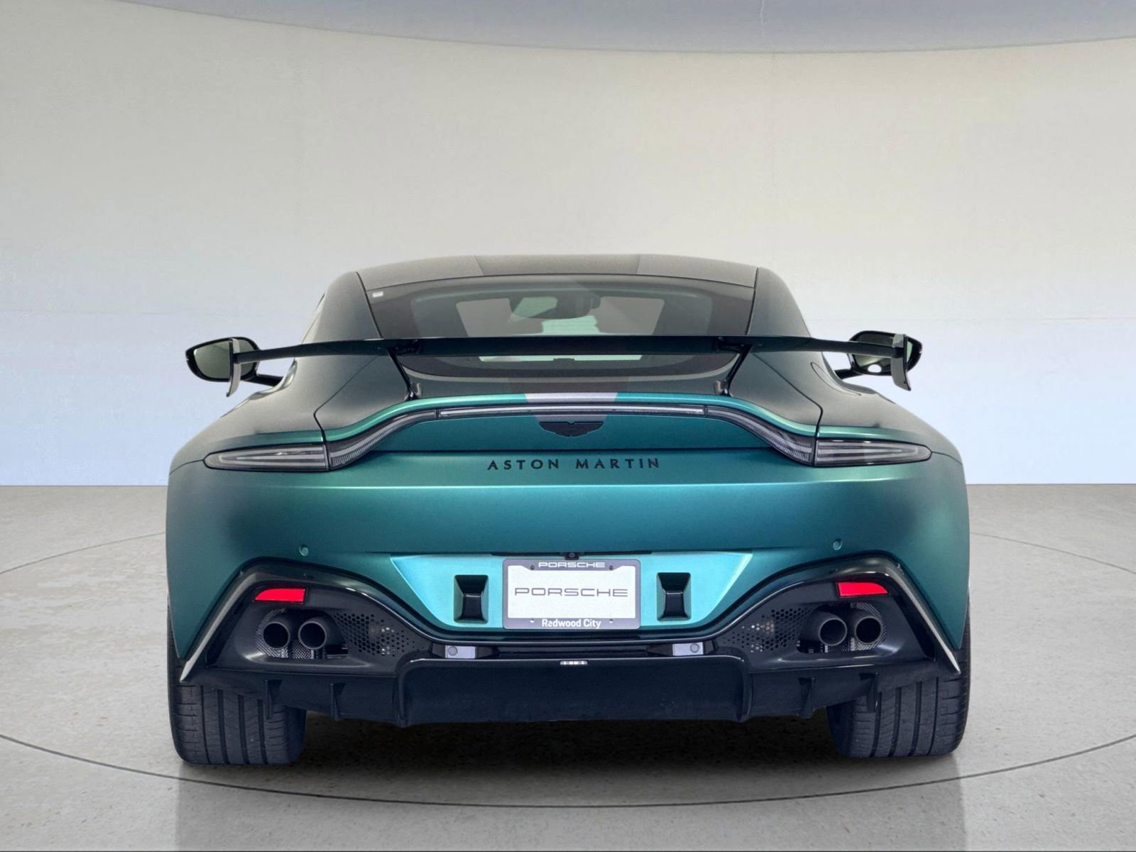 Used 2023 Aston Martin V8 Vantage Coupe RWD image 6