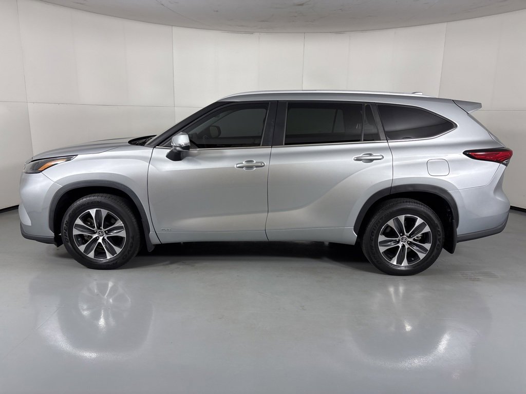 Used 2023 Toyota Highlander XLE image 5
