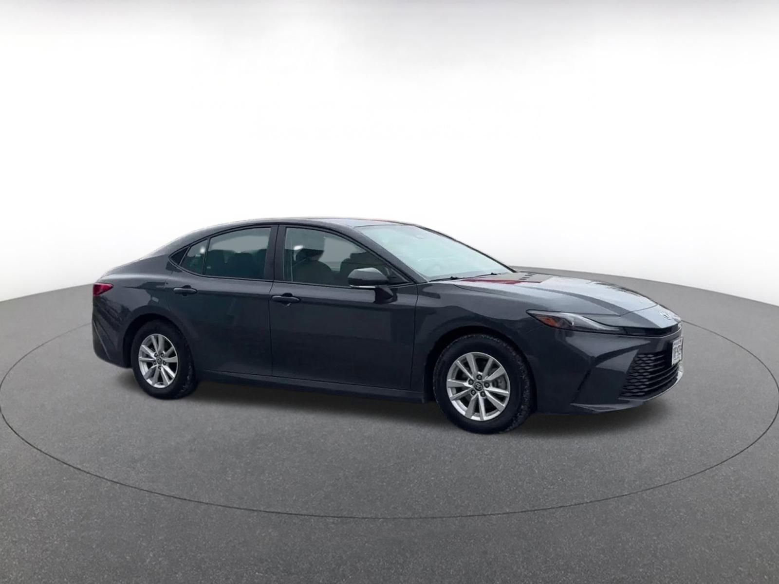 Used 2025 Toyota Camry LE image 2