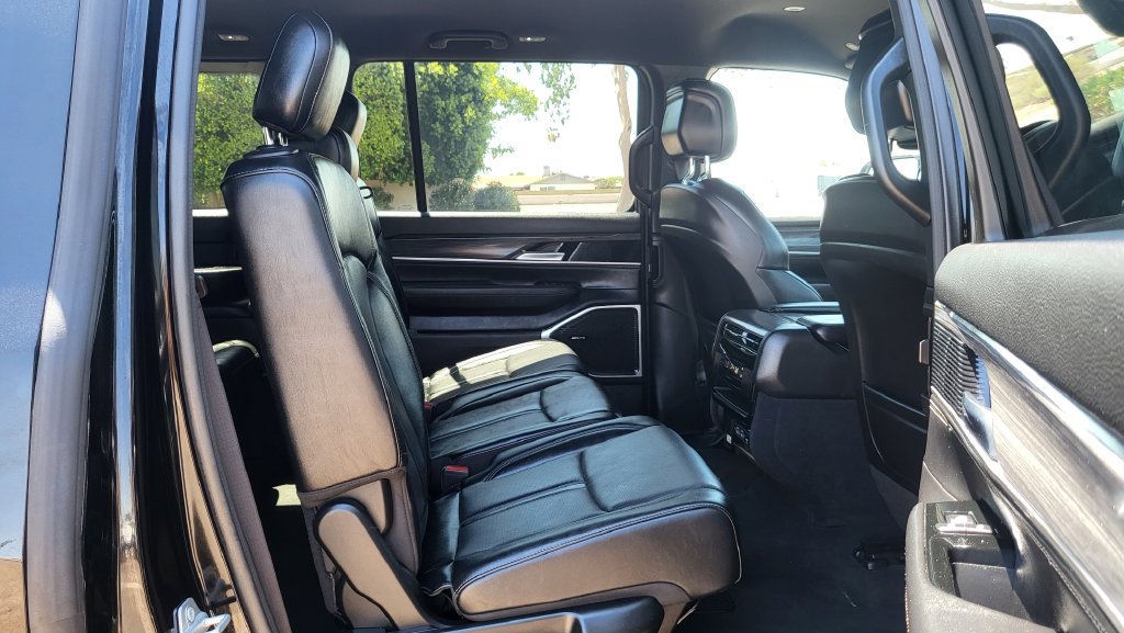 Used 2024 Jeep Wagoneer Series II w/ Flexible Seating Group AWD/4WD image 23