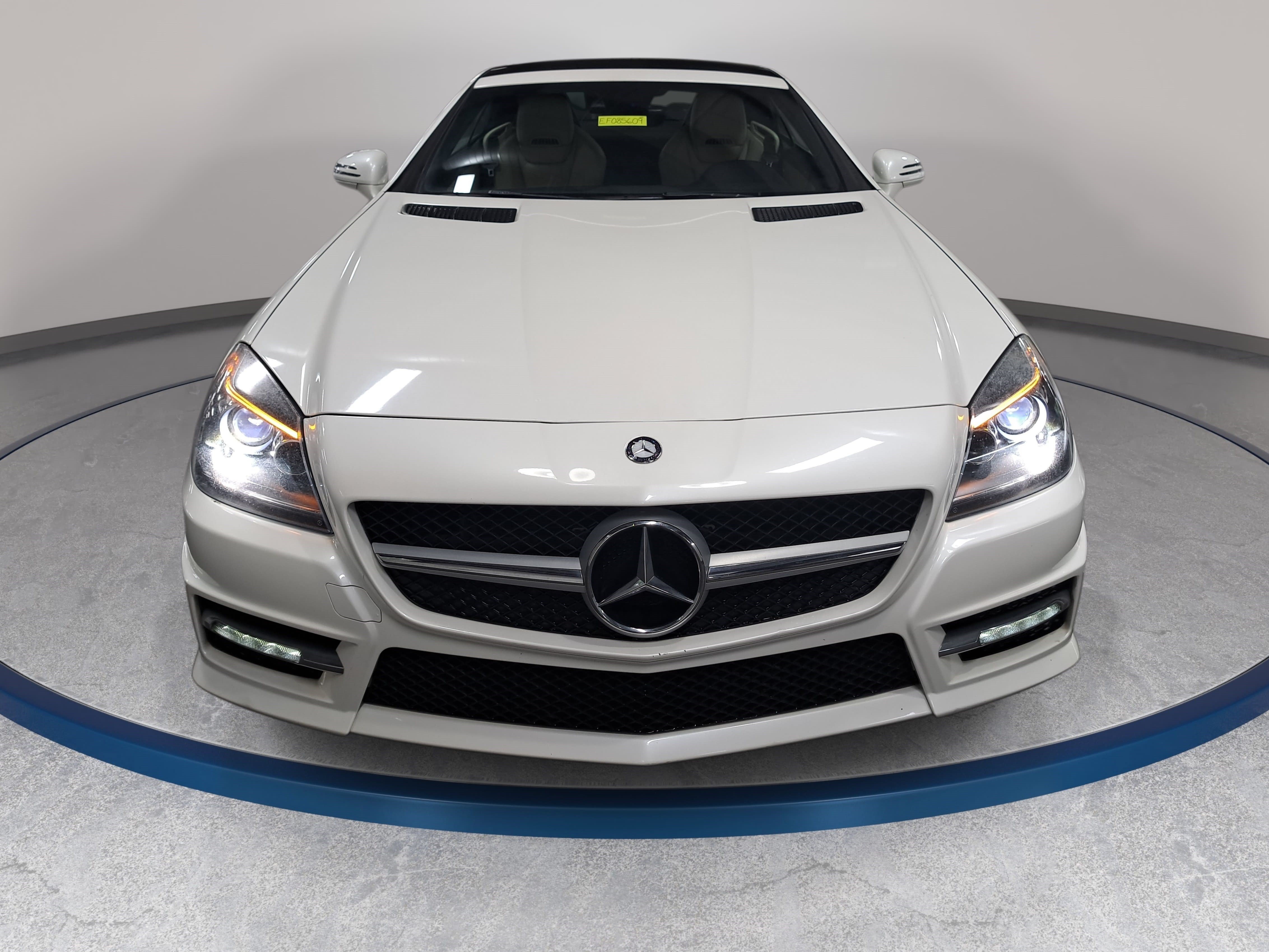 Used 2014 Mercedes-Benz SLK 350 image 2