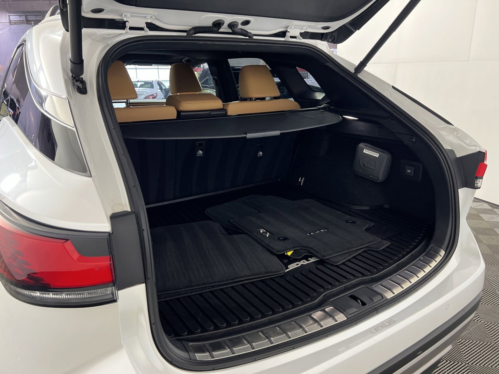 Used 2024 Lexus RX 350 w/ Convenience Package image 26