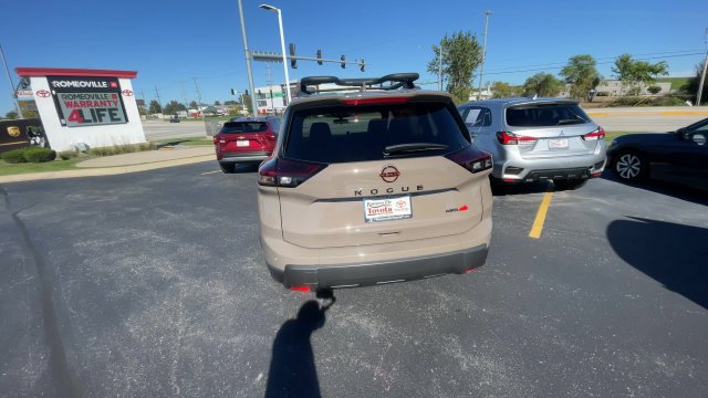 Used 2025 Nissan Rogue SV AWD/4WD image 9