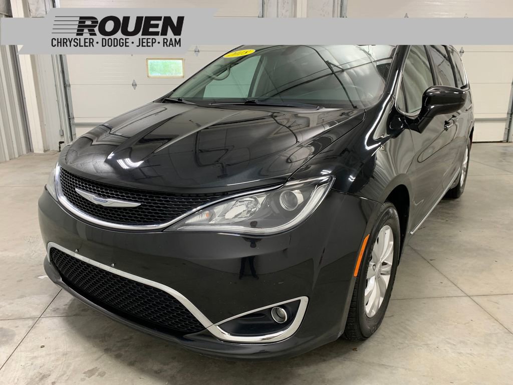 Used 2018 Chrysler Pacifica Touring-L FWD image 1