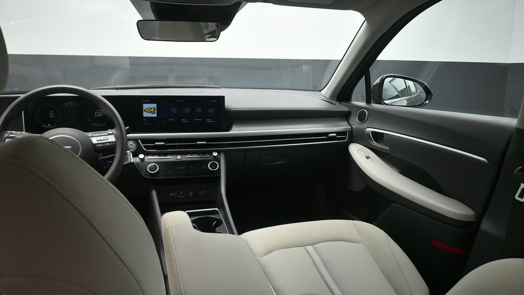 Used 2025 Hyundai Sonata SEL FWD image 14