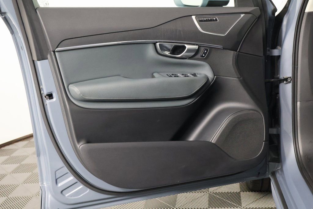 Used 2020 Volvo XC90 T8 Momentum w/ Protection Package Premier image 13