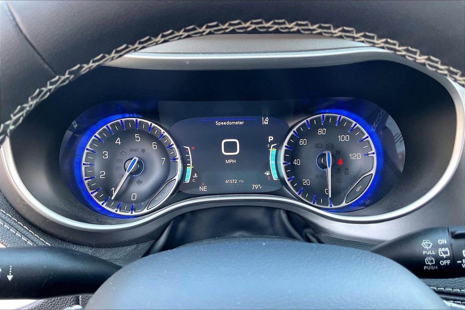 Used 2023 Chrysler Pacifica Touring-L image 18