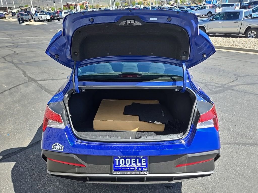 Used 2025 Hyundai Elantra Sport FWD image 42