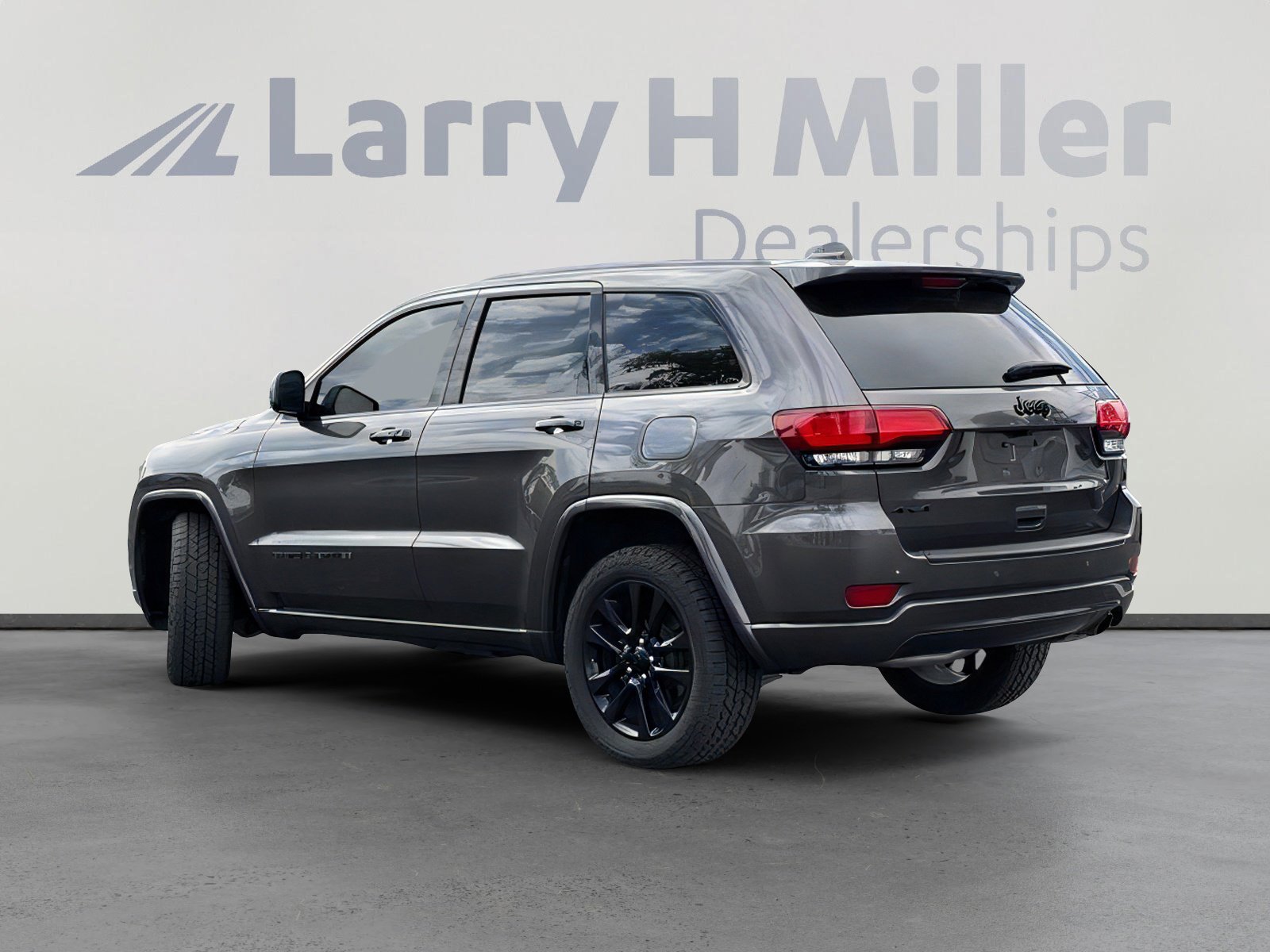 Used 2020 Jeep Grand Cherokee Altitude image 3
