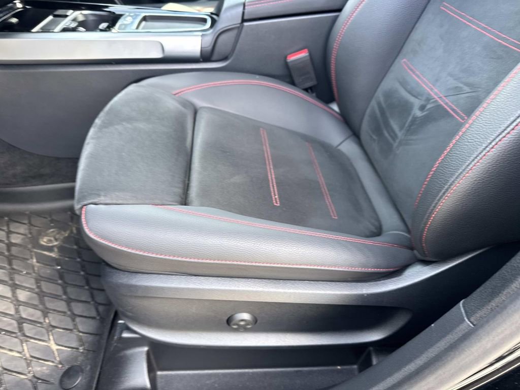 Used 2025 Mercedes-Benz GLB 250 image 17