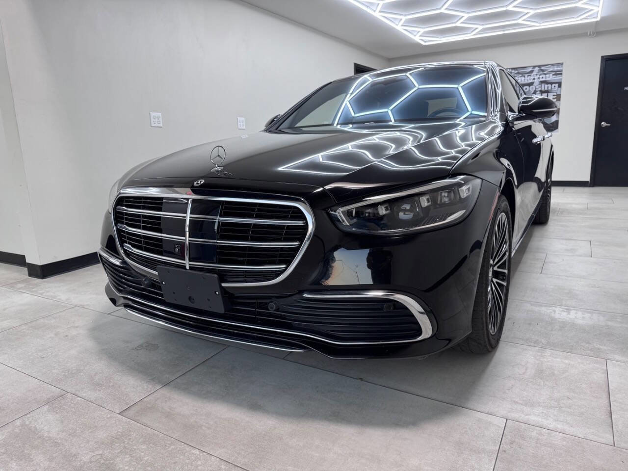 Used 2023 Mercedes-Benz S 580e 4MATIC Sedan w/ Warmth & Comfort Package image 1