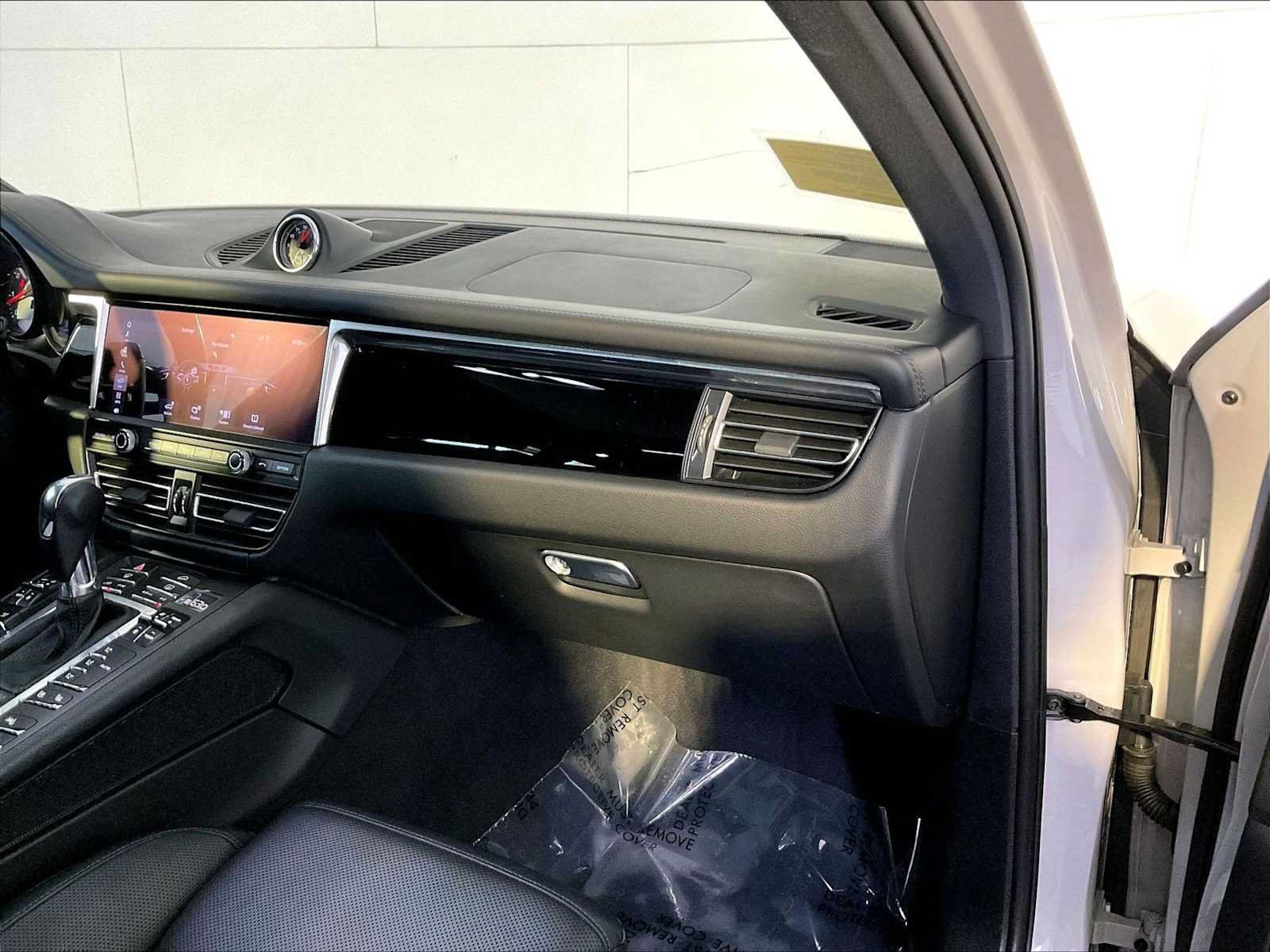 Certified 2021 Porsche Macan S AWD/4WD image 22