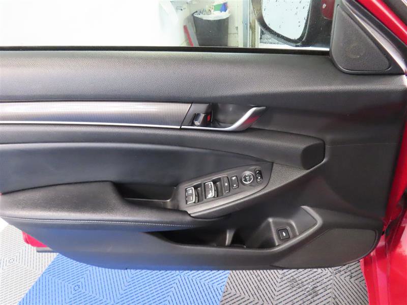 Used 2018 Honda Accord Sport image 11