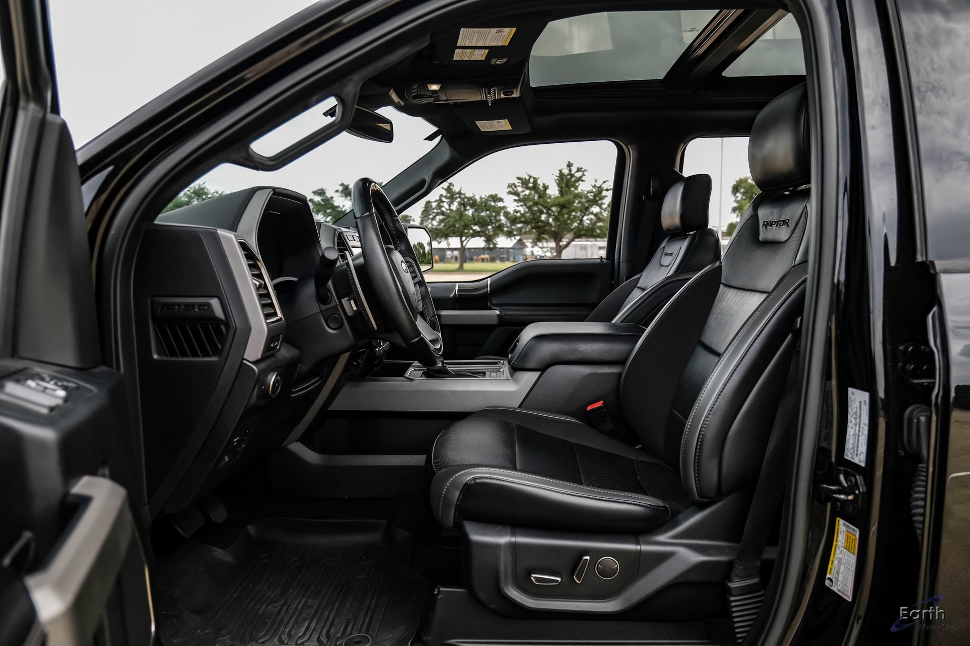Used 2019 Ford F150 Raptor w/ Equipment Group 802A Luxury AWD/4WD image 36