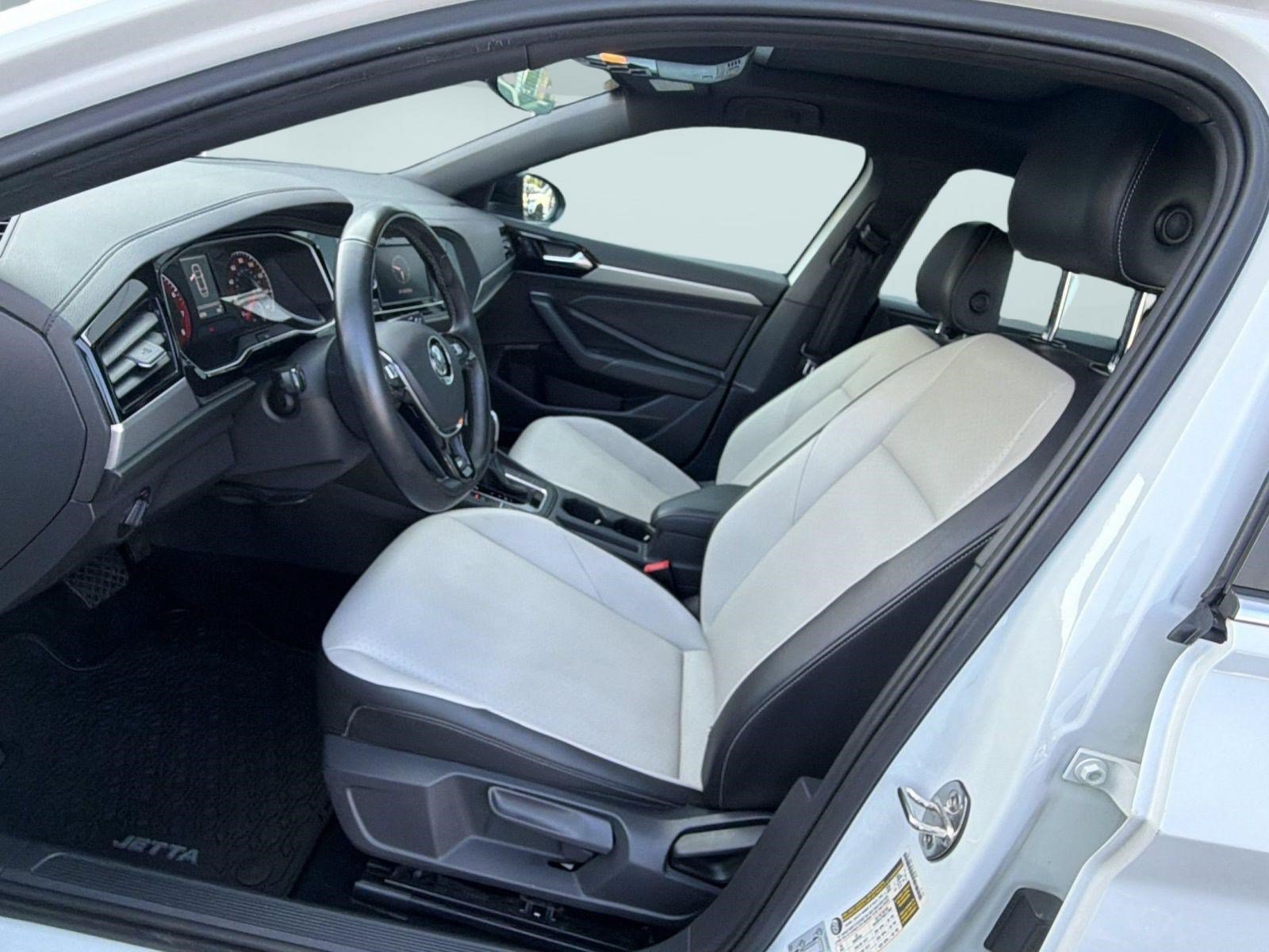 Used 2020 Volkswagen Jetta R-Line w/ R-Line Cold Weather Package FWD image 5