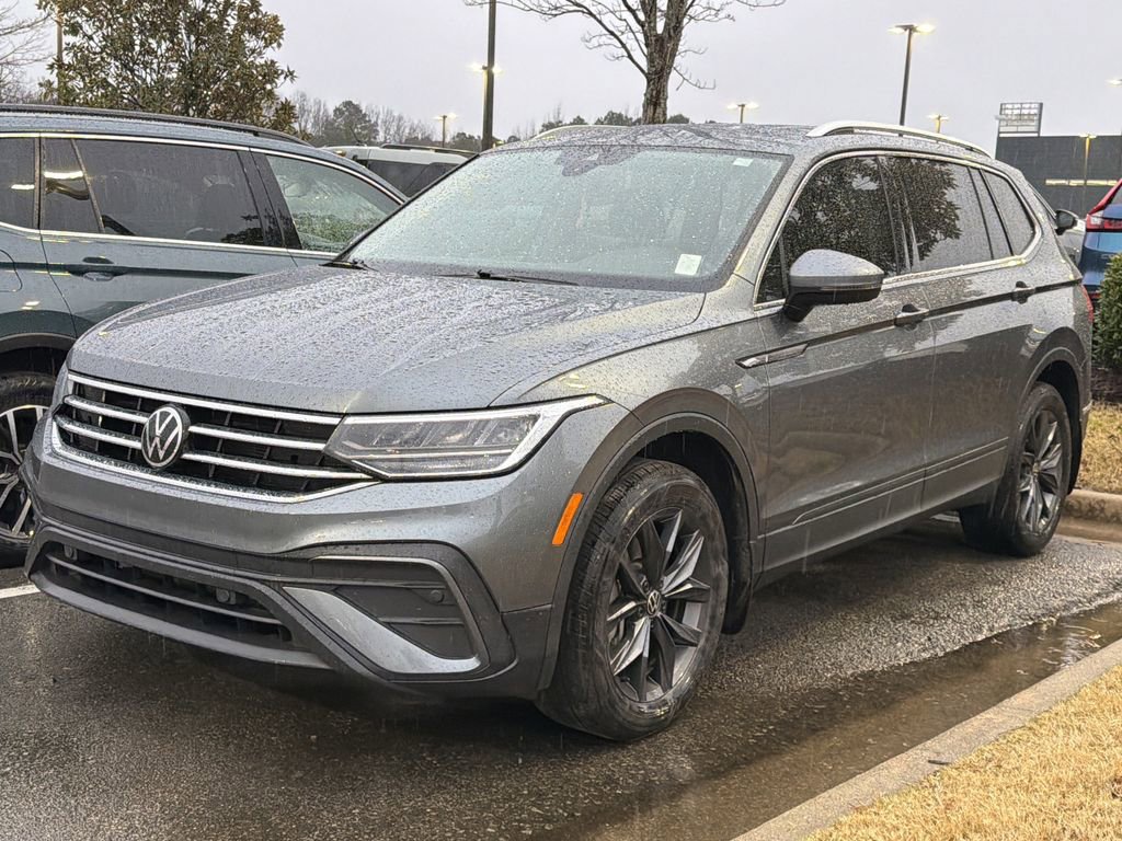 Used 2023 Volkswagen Tiguan SE image 3