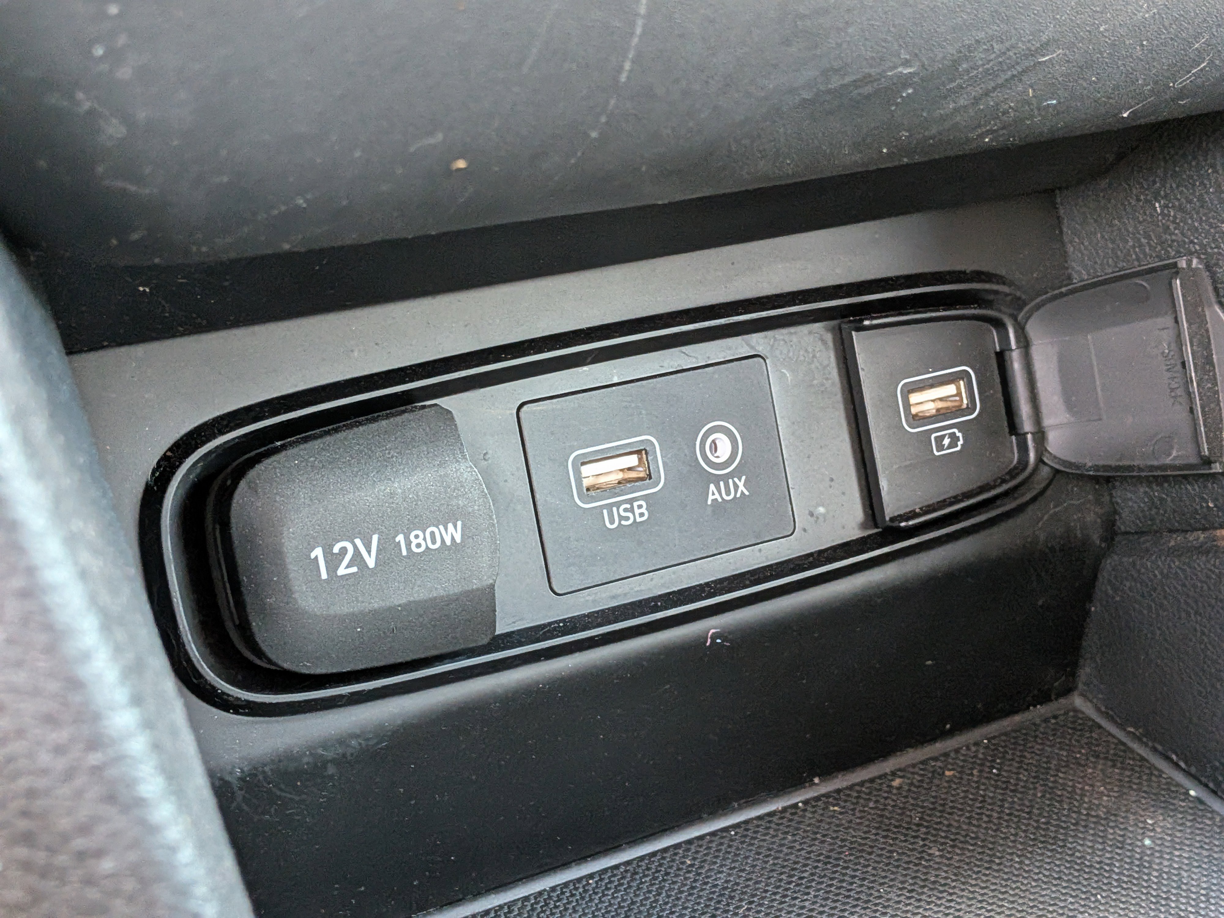 Used 2019 Hyundai Santa Fe SE FWD image 29