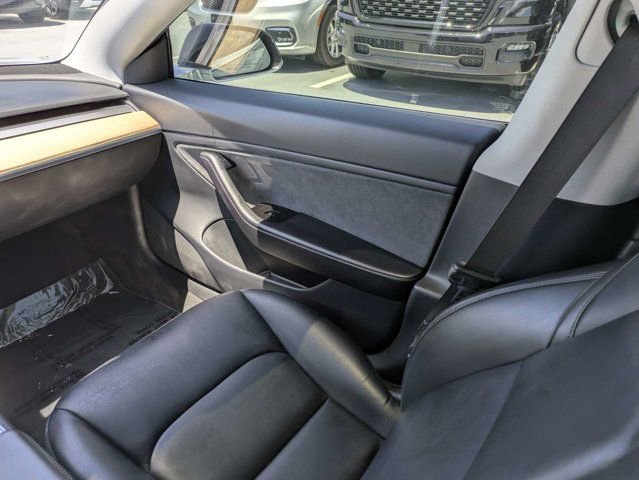 Used 2018 Tesla Model 3 Long Range RWD image 16