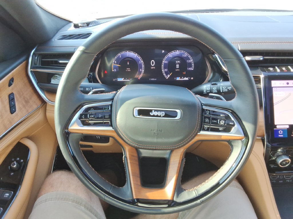Used 2025 Jeep Grand Cherokee Summit AWD/4WD image 26