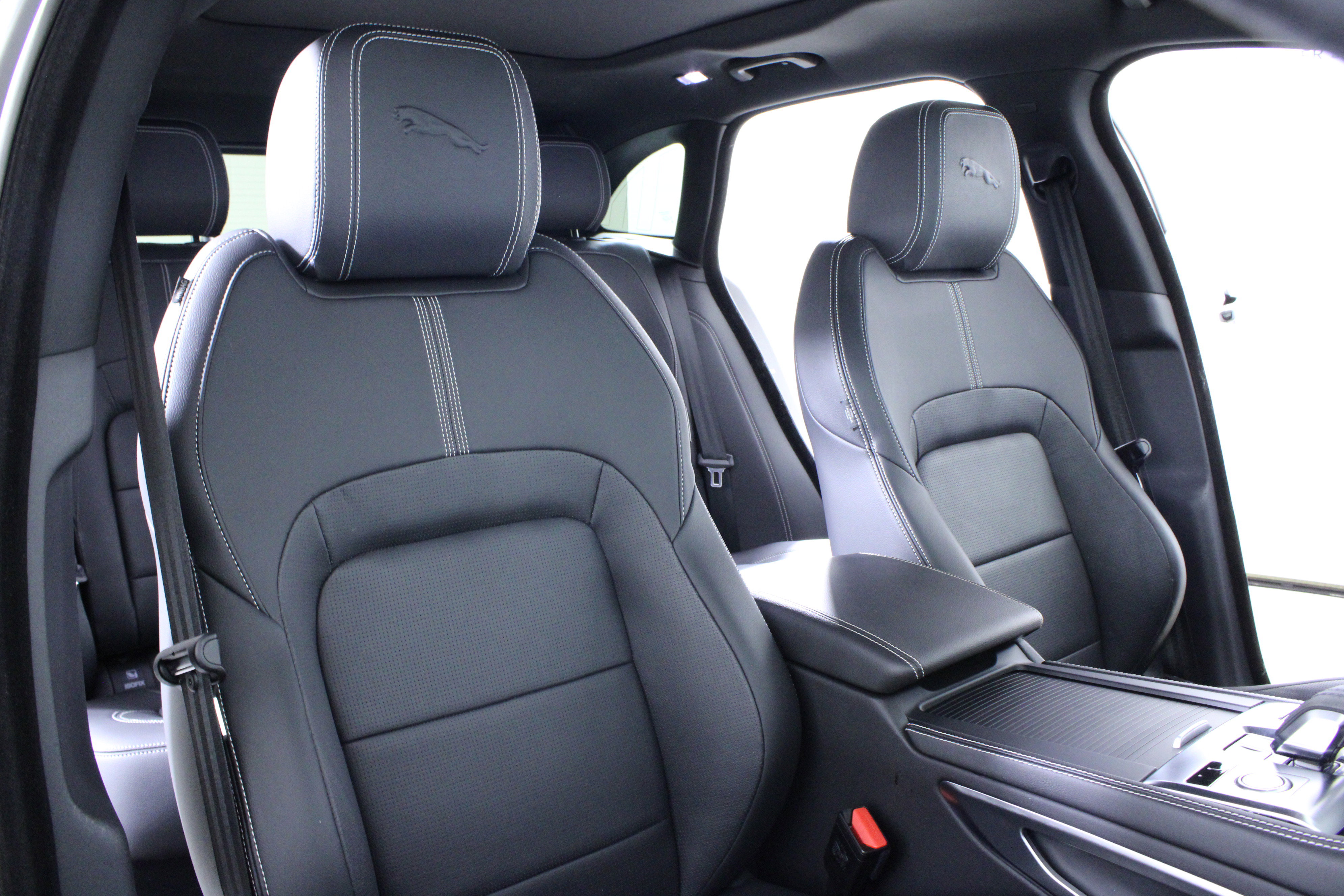 Used 2025 Jaguar F-PACE R-Dynamic S image 17