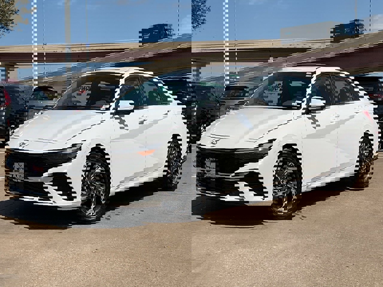 Used 2025 Hyundai Elantra SEL image 2